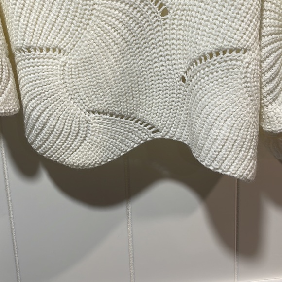 Off white scalloped sweater - Picture 3 of 4